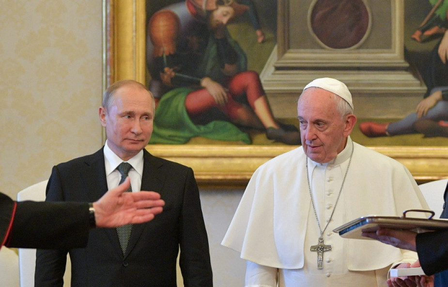 "Nowaja Gazieta": Putin bezsilny w sprawie wizyty papieża w Rosji