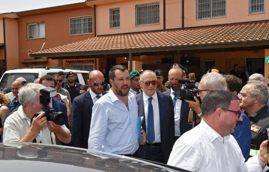 Włochy: Salvini odwiedził likwidowany największy w Europie ośrodek dla migrantów