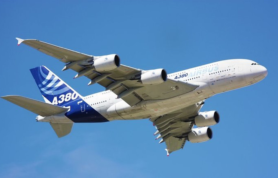 Airbusy A380 mogą mieć pęknięcia na skrzydłach; firma zaleci inspekcje