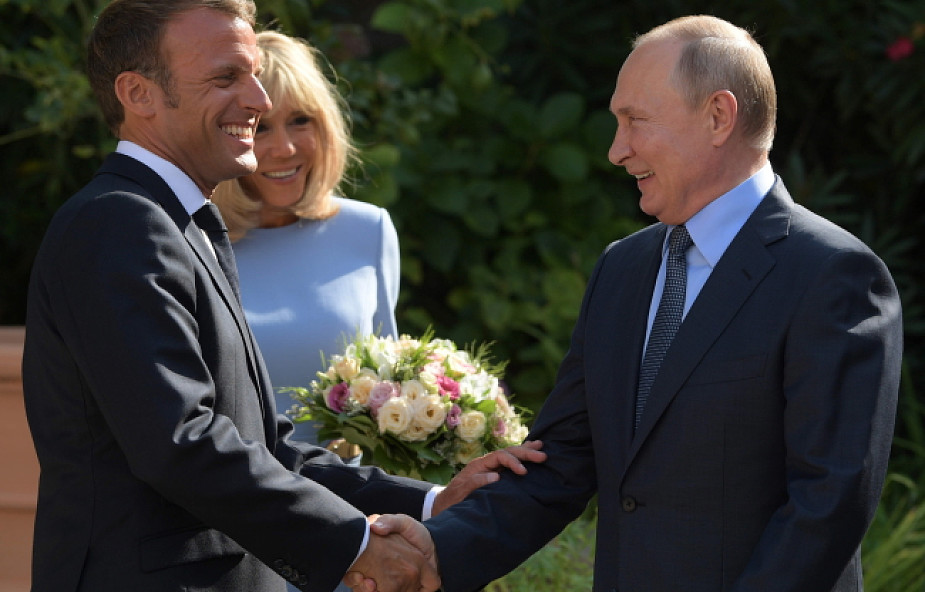 Francuskie media o wizycie Putina: Macron stawia na zbliżenie z Rosją