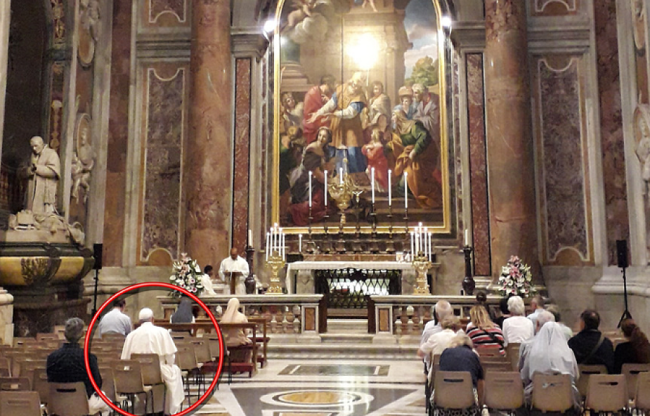 Niespodziewany uczestnik mszy w Watykanie [ZDJĘCIE]