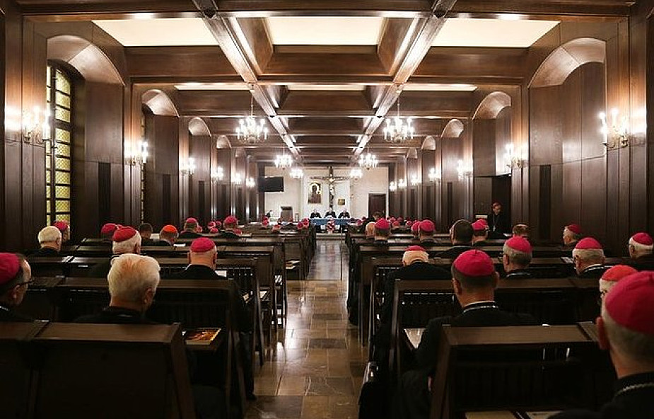 Tomasz Krzyżak: biskupi w pułapce rządzących. Spór o LGBT wciągnął Kościół w środek kampanii wyborczej