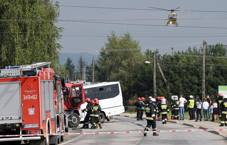 Małopolskie: jedna osoba nie żyje, 33 są ranne, w tym 7 ciężko, po wypadku koło Nowego Sącza