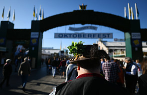 Niemcy: dziesiątki tysięcy miłośników piwa już na terenie Oktoberfest