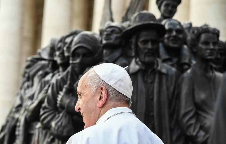 Papież odsłonił niesamowitą rzeźbę. "Chciałem, żeby przypominała o ewangelicznym wezwaniu"