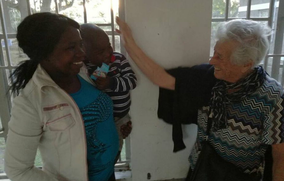W wieku 93 lat została... wolontariuszką w afrykańskim sierocińcu!