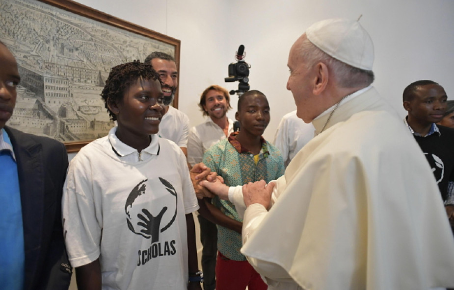 Maputo: papież spotkał się z fundacją Scholas Occurrentes