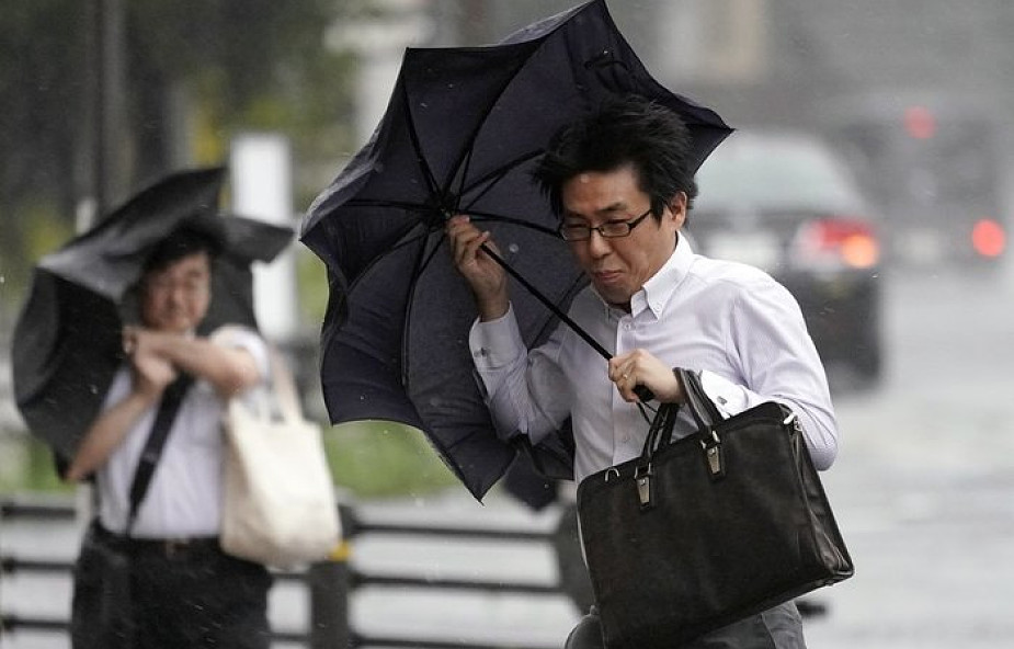 Japonia: troje zabitych i 40 rannych po przejściu tajfunu Faxai