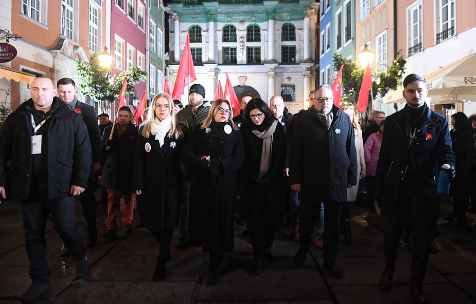 Gdańsk: mieszkańcy miasta uczcili pamięć prezydenta Pawła Adamowicza
