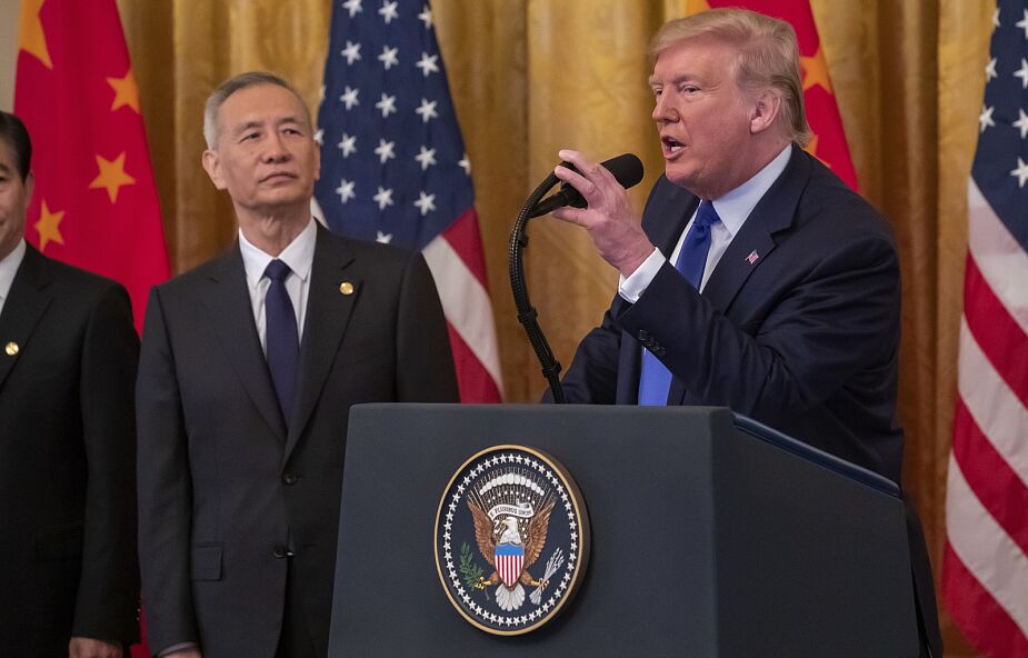 Trump podpisał pierwszą część porozumienia handlowego z Chinami