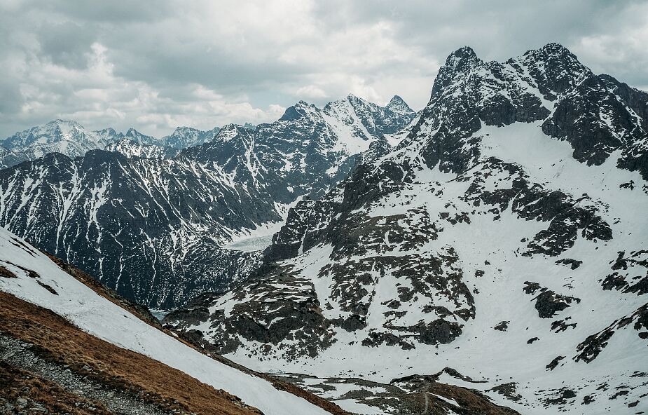Tatry: bardzo ślisko na szlakach; metr śniegu na Kasprowym Wierchu