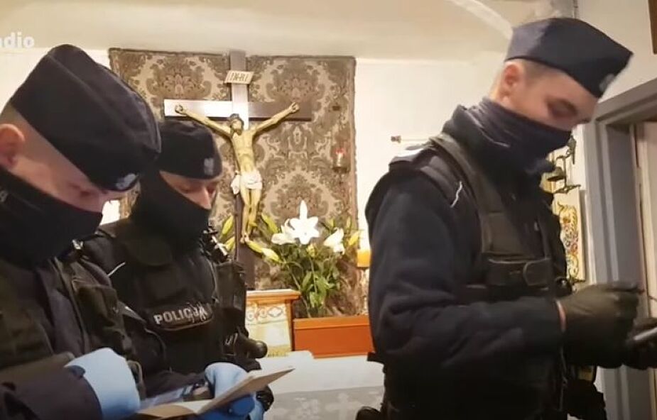 Policjanci przerwali nabożeństwo w kaplicy w Poznaniu, którego uczestnicy nie mieli maseczek