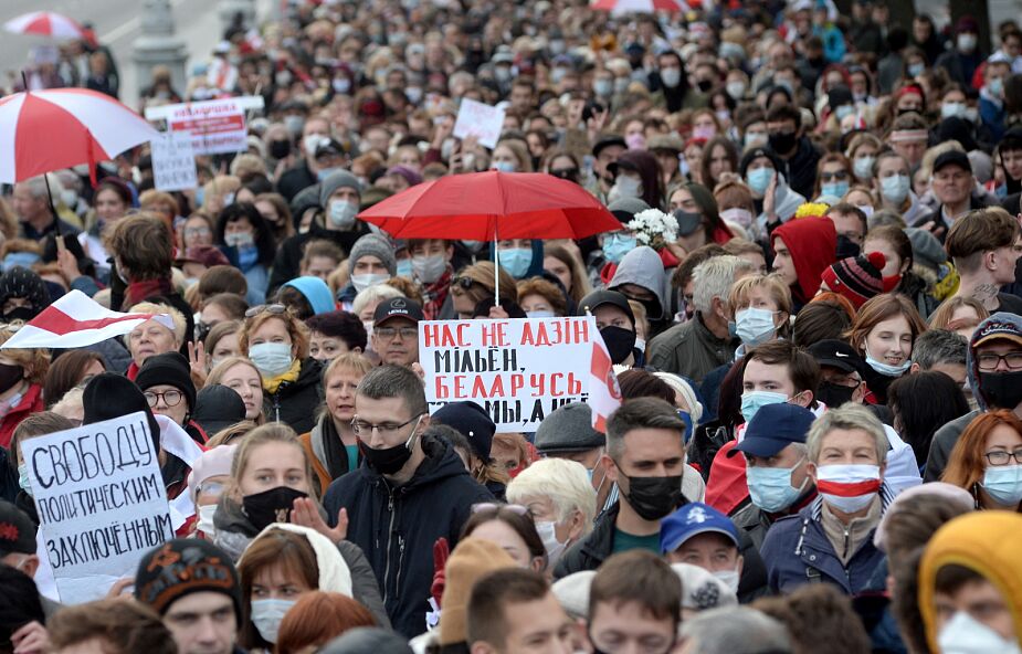 Duży protest przeciw Łukaszence w Mińsku; biorą udział emeryci i studenci