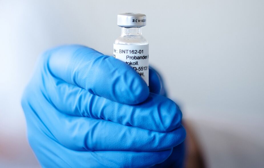 EMA zdecydowała o autoryzacji szczepionki przeciw Covid-19 firm Pfizer i BioNTech