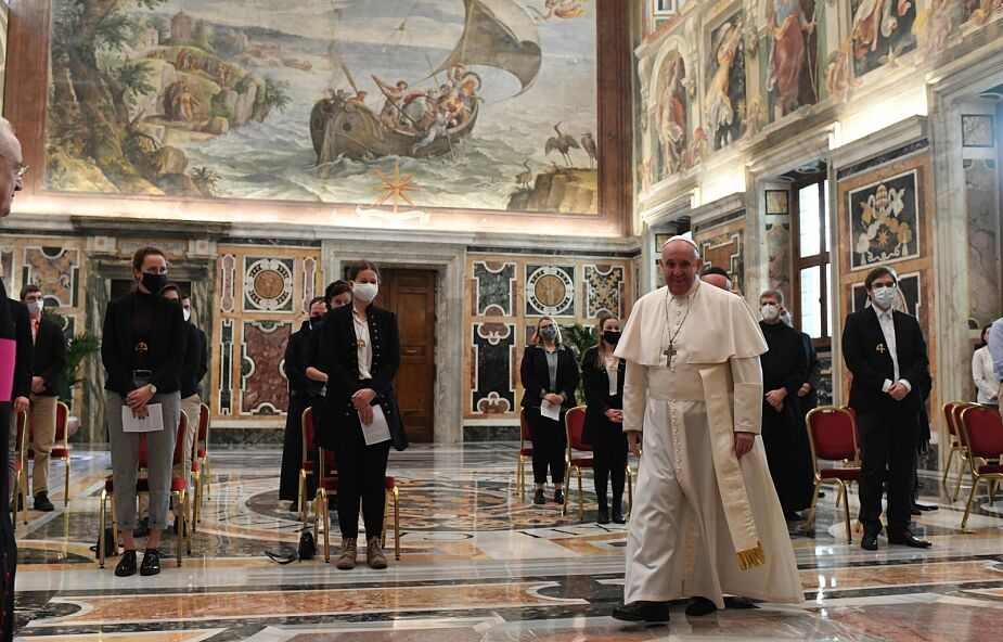 Papież: kryzys pandemii na oślep zadał cios całemu światu