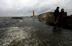 Pomorskie: sztorm na Bałtyku i silny wiatr w całym województwie