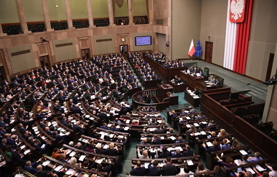 Sejm uchwalił ustawę wprowadzającą opłaty: cukrową i od małpek