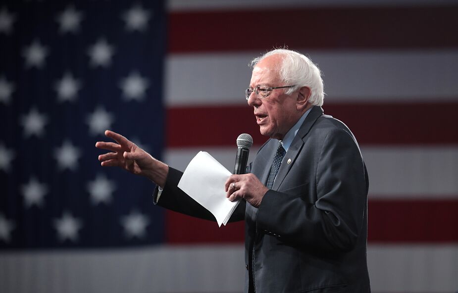 USA: u Demokratów Sanders na czele, rosną notowania Bloomberga