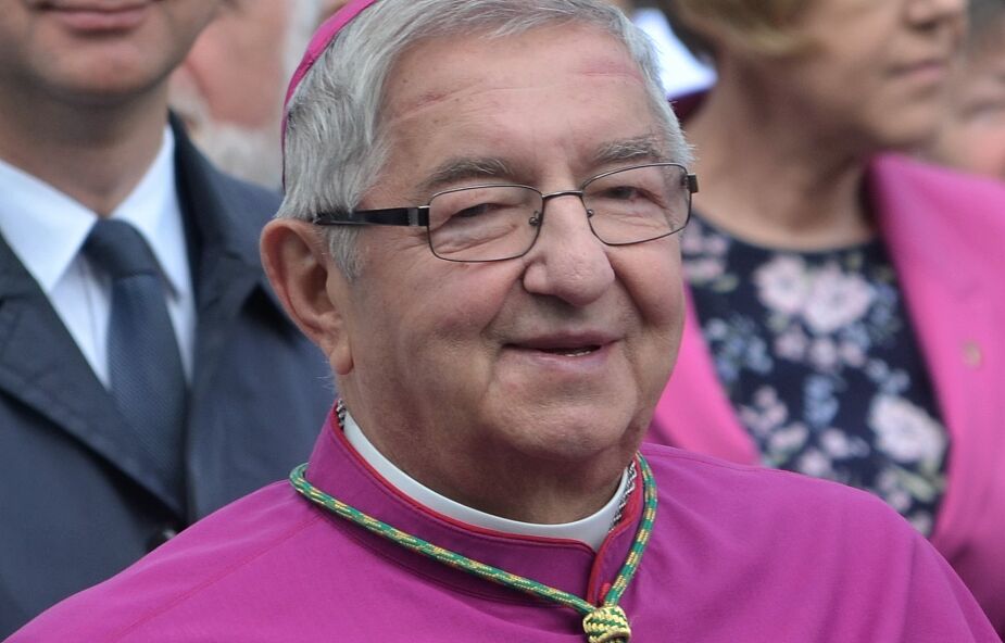 Arcybiskup, wysłannik z Watykanu, którego nie ma i rezygnacja