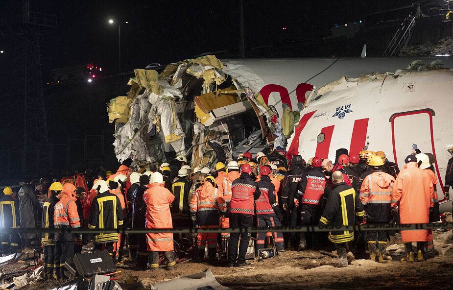 Na lotnisku w Stambule rozbił się samolot