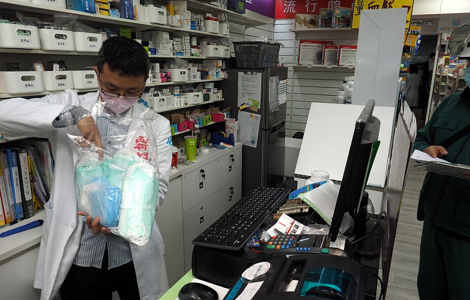 Chiny: Zmarł lekarz, który ostrzegał przed epidemią koronawirusa