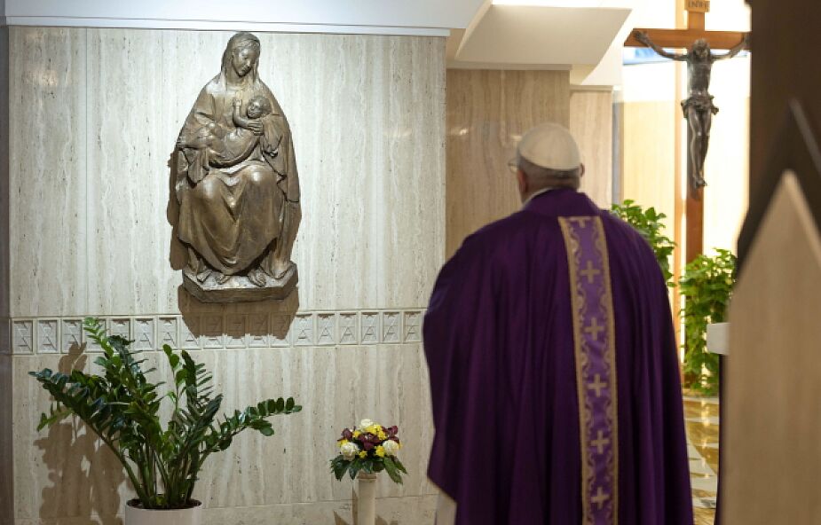 Papież u św. Marty: "Módlmy się za chorych i za prześladowanych za wiarę"