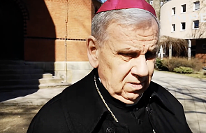 Jako jedyny biskup zawiesił publiczne odprawianie mszy w całej diecezji. Dziś tak tłumaczy swoją decyzję