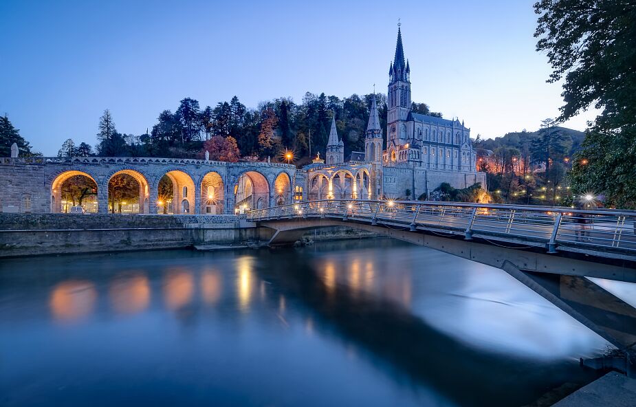 Po raz pierwszy w historii zamknięto sanktuarium w Lourdes