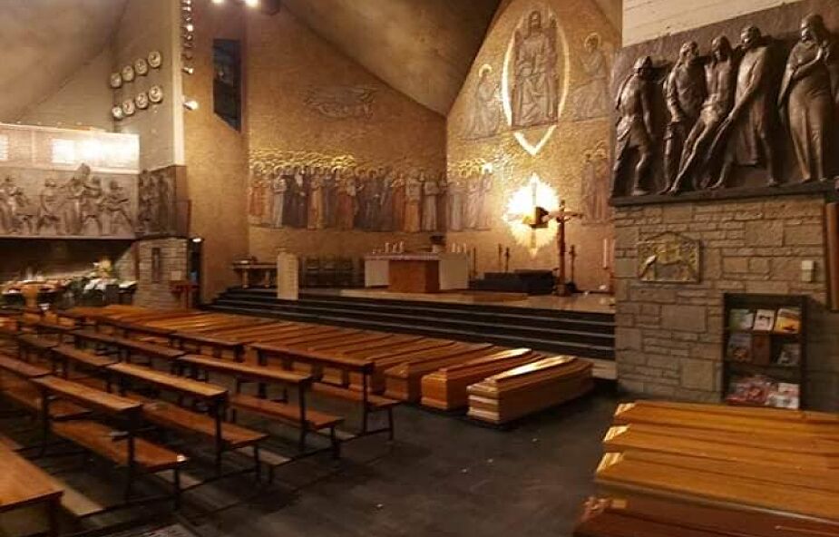 Kościoły stały się kostnicami. Przerażające sceny z Bergamo