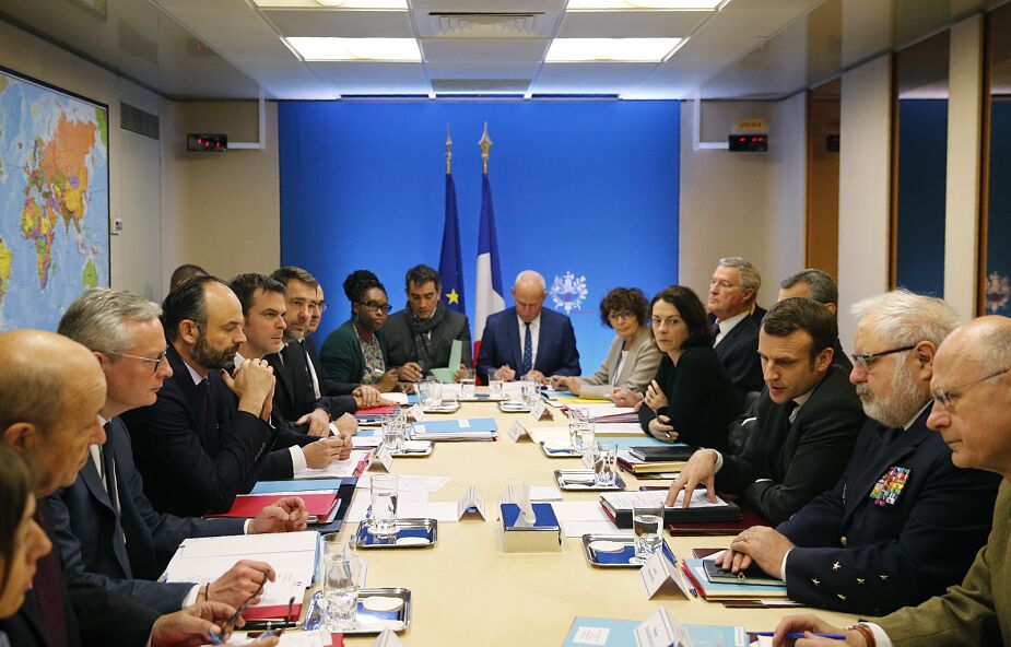 Francja: Macron odwołał część spotkań, by skoncentrować się na walce z koronawirusem