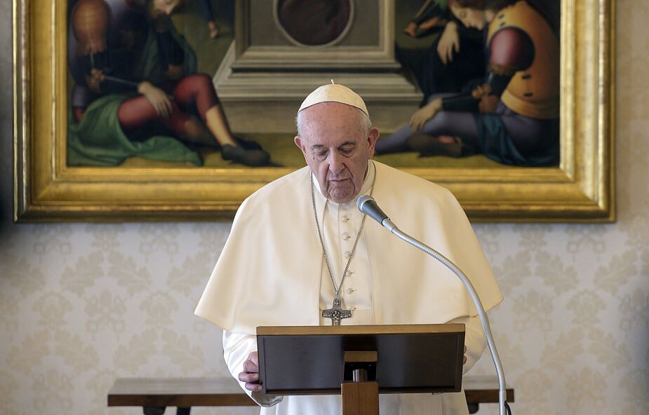 Papież przestrzega przed "wirusowym ludbójstwem"