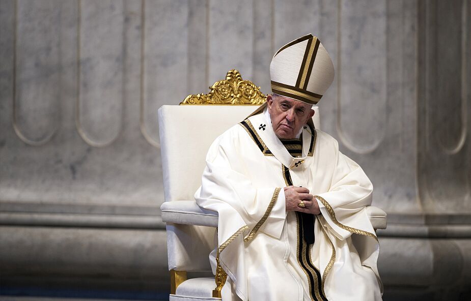 Papież do rodzin: to przykre, gdy widzi się, że przy stole każdy siedzi z telefonem