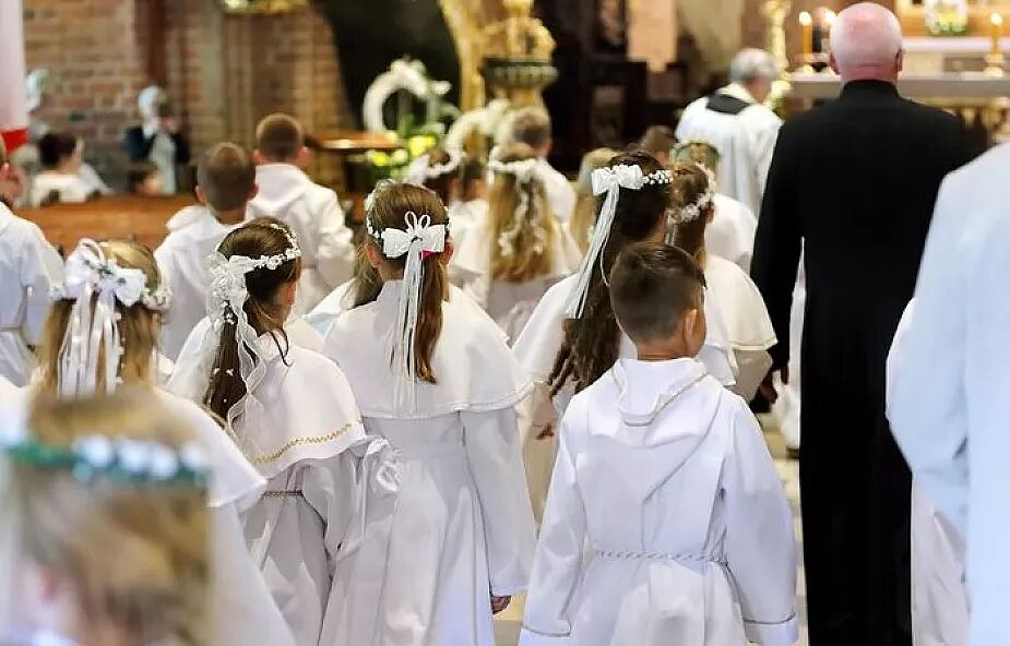 W diecezji płockiej pierwsze komunie i odnowienia przyrzeczeń chrzcielnych po wakacjach