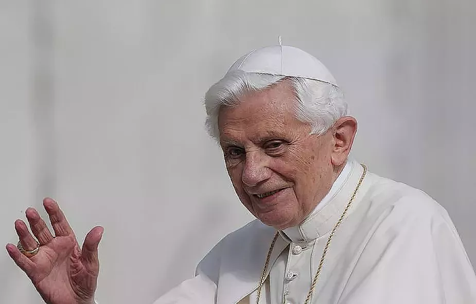 Prywatny sekretarz papieża-emeryta: Benedykt XVI czuje się dobrze