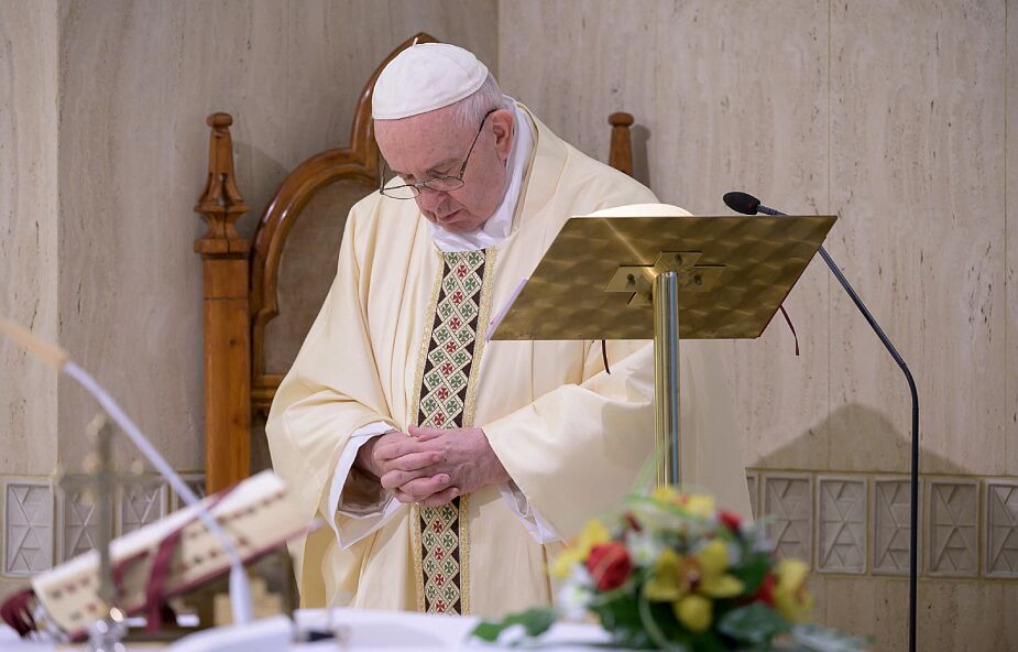 Franciszek modlił się za osoby pełniące usługi pogrzebowe i podkreślił misyjny charakter wiary