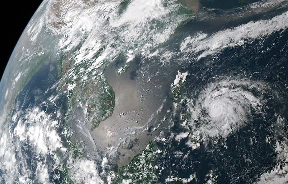 W dobie Covid-19 ku Filipinom zmierza silny tajfun