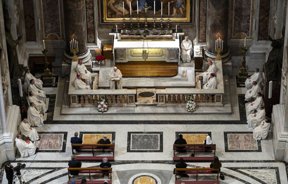 Watykan: mimo otwarcia bazyliki plac Świętego Piotra nadal zamknięty