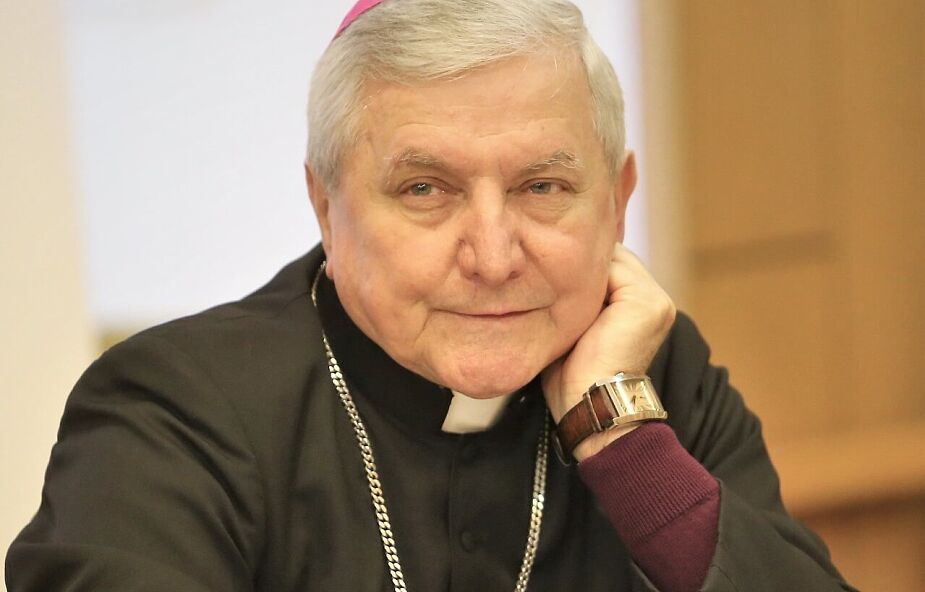 Księża z diecezji kaliskiej odmówili podpisania listu w obronie bp. Janiaka. Rada Kapłańska pokazała mu "czerwoną kartkę"