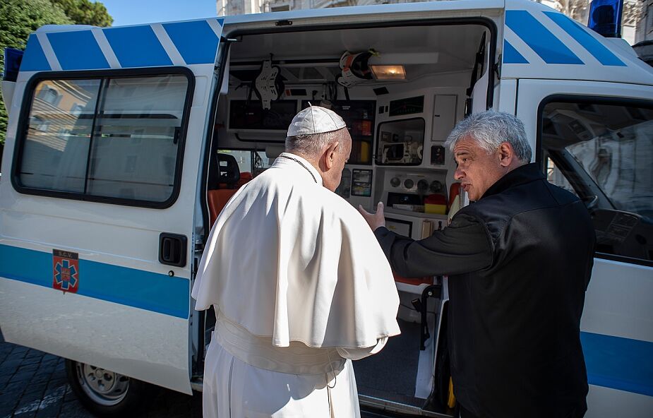 Franciszek przekazał watykański ambulans do dyspozycji bezdomnych. "Korzystali z niego biskupi, teraz będzie służył ubogim"