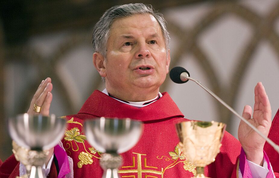 Biskup radomski Henryk Tomasik przechodzi na emeryturę
