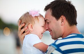 ZUS: wielu mężczyzn korzysta z urlopu ojcowskiego, rzadziej biorą urlop rodzicielski