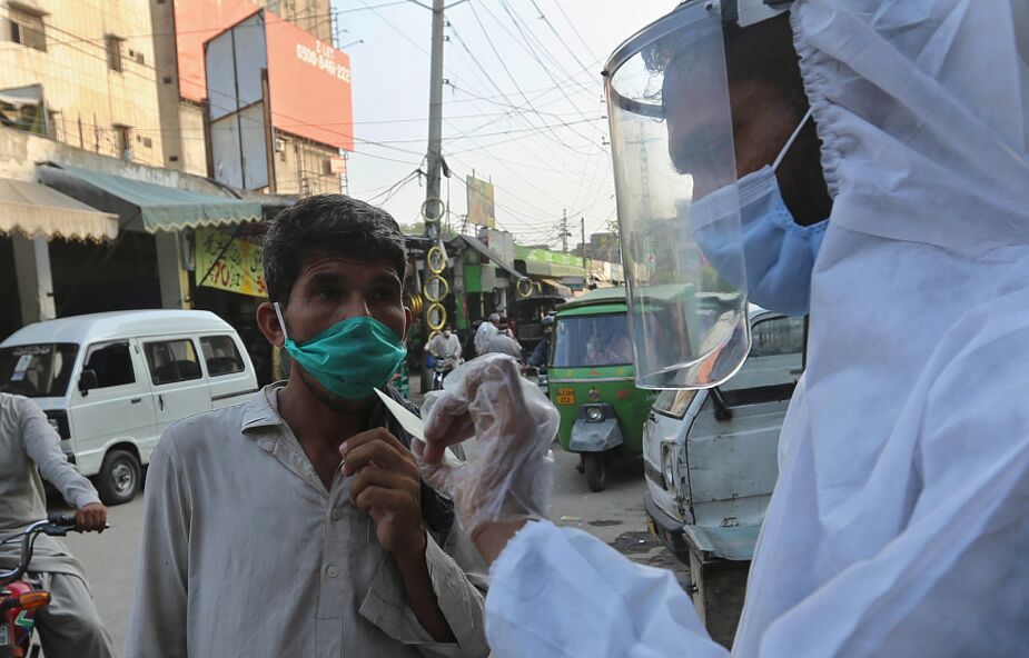 Szef WHO: sytuacja z pandemią koronawirusa na świecie się pogarsza