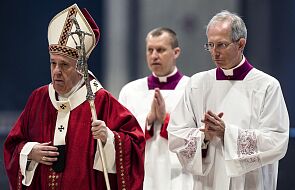 Watykan: papież Franciszek poświęcił 55 paliuszy