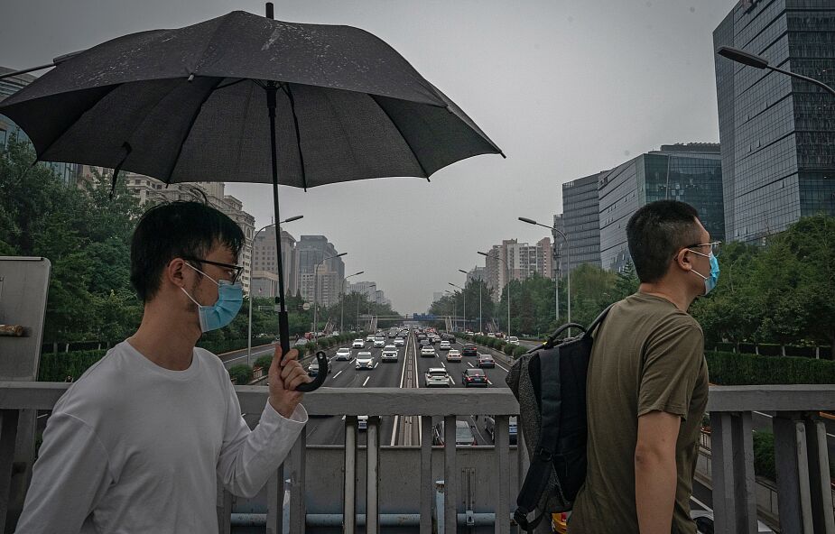Chiny: Pekin łagodzi restrykcje wyjazdowe po spadku nowych zakażeń koronawirusem