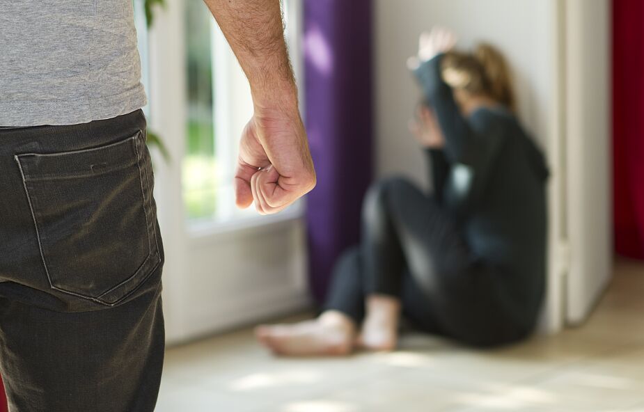 Hiszpania: w okresie epidemii wzrosła liczba zgłoszeń przypadków przemocy domowej