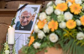 Trwa pogrzeb ks. Georga Ratzingera. Benedykt XVI pożegnał go wzruszającym listem