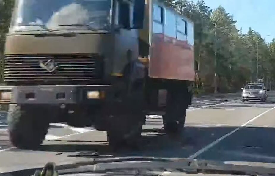 Rosyjskie media: świadkowie mówią o ciężarówkach jadących ku granicy z Białorusią
