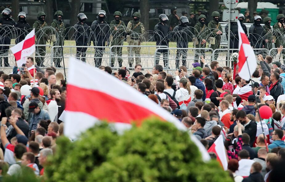 Białoruś: marsz protestu pod pałacem prezydenckim; milicja nie interweniowała