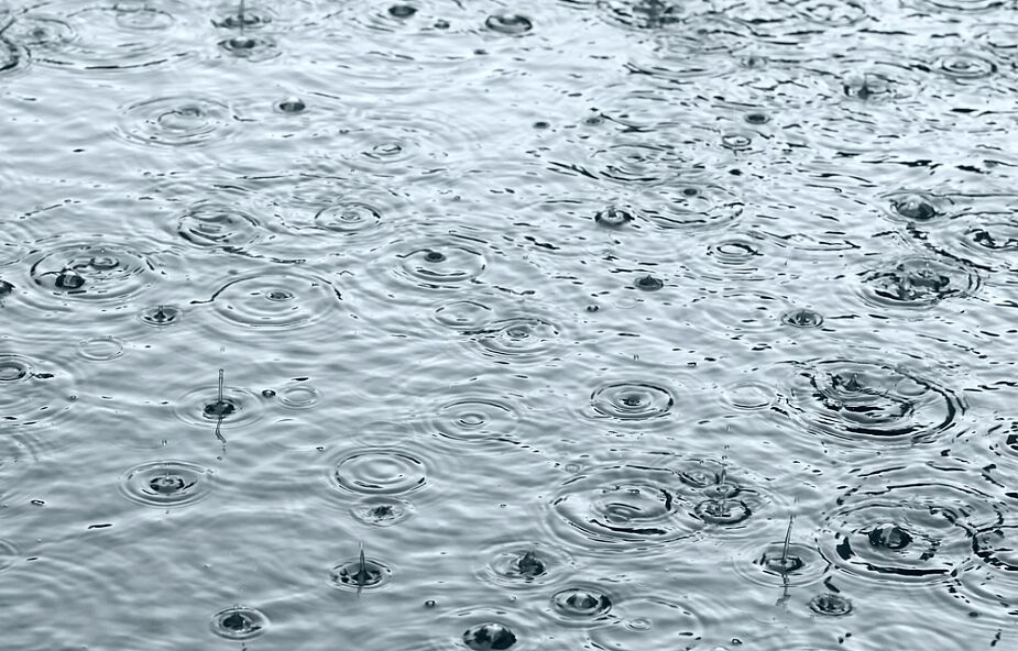 IMGW: intensywne opady deszczu w pięciu województwach