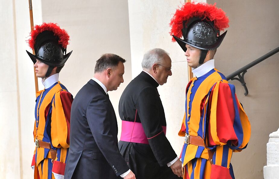 Prezydent Andrzej Duda z małżonką przybyli na audiencję u papieża Franciszka